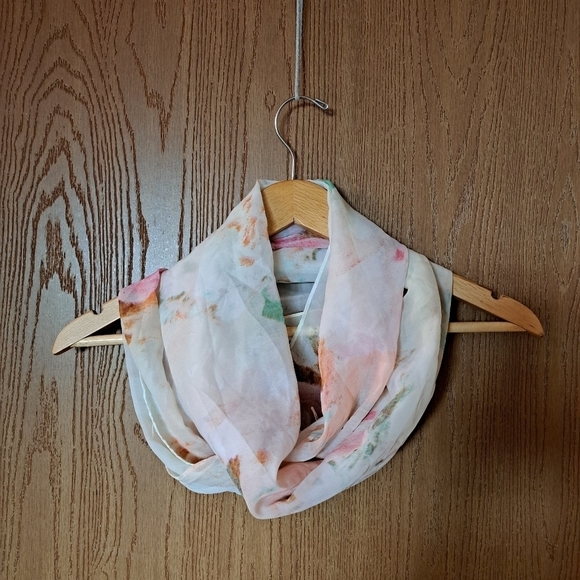 Lavello pink floral infinity scarf - Picture 6 of 9